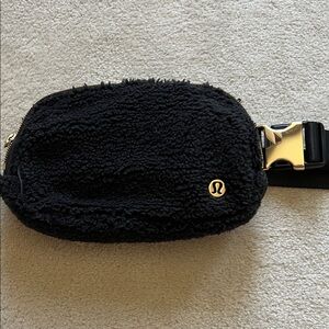 lululemon athletica Black Sherpa Belt Bag